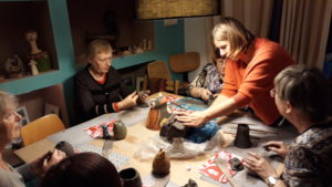 Read more about the article Twórczo i radośnie, czyli warsztaty artystyczne dla osób 60 plus (zapisy)