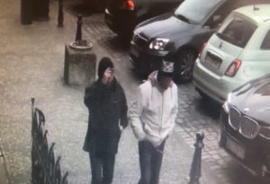 Read more about the article Kupowali na znalezioną kartę płatniczą. Zostali zatrzymani dzięki nagraniu z miejskiego monitoringu