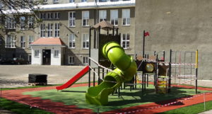 Read more about the article Ostatnie inwestycje w place zabaw.  Teraz „Równy start” sfinansuje m.in. wynagrodzenia nauczycieli przedszkolnych