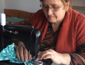 Read more about the article Finał akcji akcji „Ustronie szyje maseczki”. Wójt gminy przekazała na ten cel 7 tys. zł