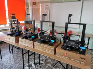 Read more about the article Tak powstają przyłbice dla medyków i ratowników (zdjęcia, wideo)