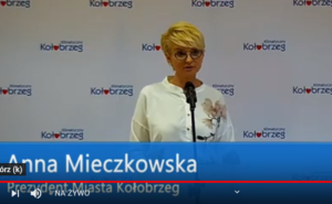 Read more about the article Prezydent o sytuacji w Kołobrzegu. Wspólne patrole policji i strażników miejskich, dodatkowe środki ostrożności, tablety do nauki dla dzieci, które ich nie mają… (wideo)
