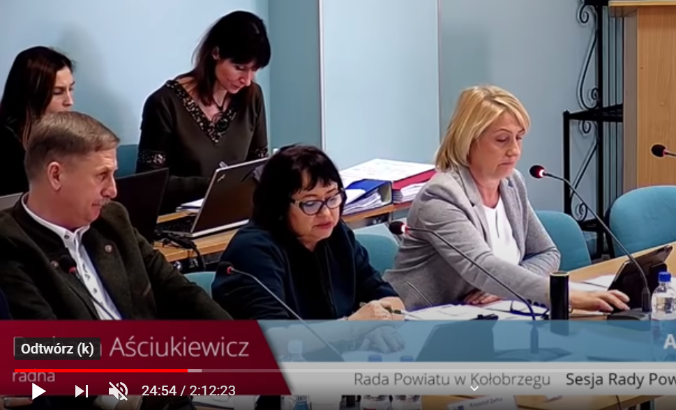 You are currently viewing Radna Aściukiewicz odpowiada radnemu Tamborskiemu. „W czasie deszczu dzieci się nudzą…”