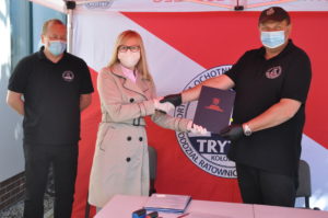 Read more about the article Pieniądze dla Portowej Ochotniczej Straży Pożarnej. Tryton kupi samochód i kamizelki ratunkowe