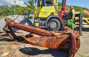 Read more about the article Kolejny transport zabytków techniki morskiej do Kołobrzeskiego Skansenu Morskiego