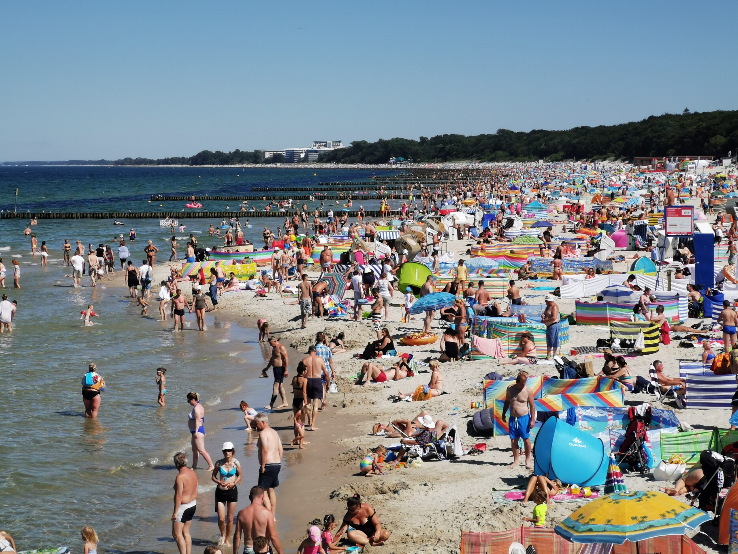 You are currently viewing Plaża centralna dziś ok. godziny 14 (ZDJĘCIA)