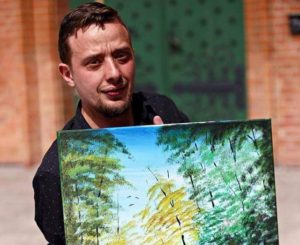 Read more about the article Rysuj z Rajmundem Rabko. „Ja nie muszę widzieć, ja słyszę…” – mówi niedowidzący artysta (wideo)