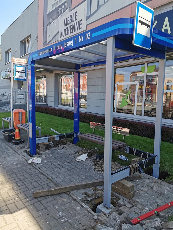 nowe wiaty przystankowe w cztrech lokalizacjach w Kołobrzegu