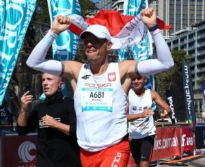 Read more about the article Z Kołobrzegu do Niechorza i z powrotem. Michał Nowak biegnie po rower dla Karola!