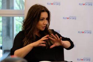 Read more about the article Beata Tadla już w Kołobrzegu. Dziennikarka przyjechała na „Wakacje z kulturą” (program)