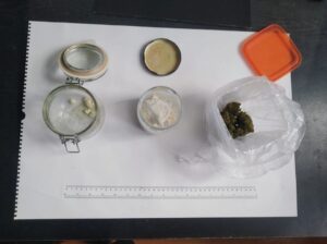 Read more about the article Trzymał w domu narkotyki. Grozi mu teraz do 10 lat więzienia