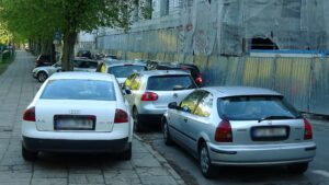 Read more about the article Miasto bierze się za obcokrajowców, którzy nie płacą w Kołobrzegu za postój. Blokada na koła i windykacja za granicą