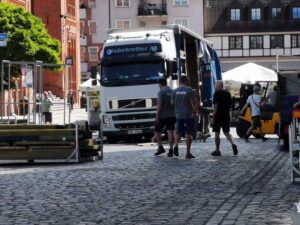 Read more about the article Trwają przygotowania do Jarmarku Solnego. Kierowcy! Omijajcie ścisłe centrum miasta (ZDJĘCIA)