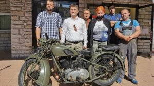 Read more about the article Motocykl Sokół z muzealnej wystawy pojechał do Szczecina odzyskać sprawność