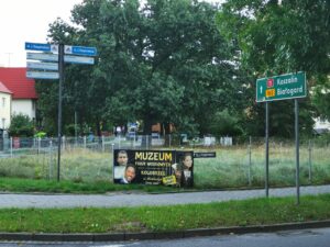 Read more about the article Co z wolną działką przy ul. Kasprowicza? Internauci sugerują, że powstanie tu kolejny pensjonat. Plany są jednak zupełnie inne