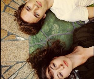 Read more about the article Koncert Kwiatu Jabłoni. Jeżeli nic się nie zmieni na salę wejdzie tylko ok. 140 osób. Jutro rusza sprzedaż biletów