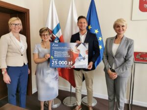 Read more about the article 25 tys. zł dla osiedla Radzikowo. To nagroda za wysoką frekwencję w II turze wyborów prezydenckich