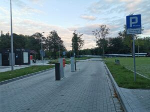 Read more about the article Parking przy Kasprowicza kompletnie pusty. Co się dzieje?