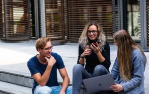 Read more about the article 24 września, biblioteka, spotkanie z Agnieszką Frączek, godz. 18, zapisy