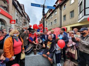 Read more about the article Rzeźbę Mariana, wolontariusza WOŚP, odsłonił dziś Jurek Owsiak (WIDEO)