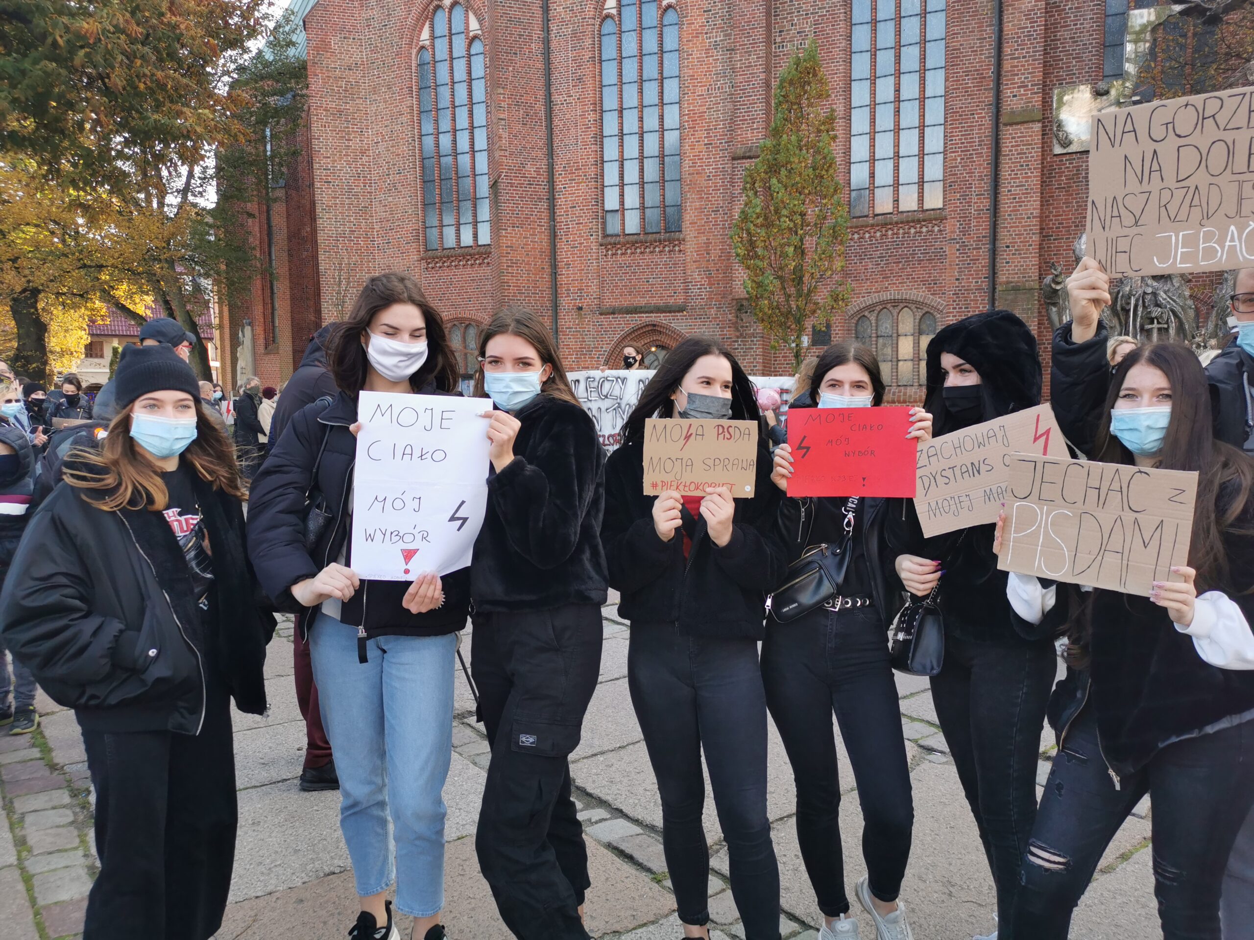 You are currently viewing Protest przeciwko orzeczeniu Trybunału Konstytucyjnego ws. aborcji (przy katedrze)