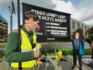 Read more about the article Akcja przeciwko LGBT i aborcji. „Co ma wspólnego LGBT z pedofilią?” – pytali młodzi ludzie (ZDJĘCIA, WIDEO)