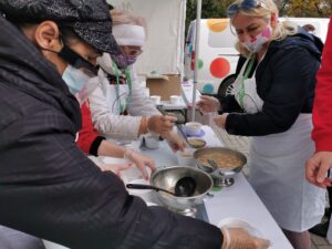 Read more about the article Rozdano 700 porcji żurku w ramach II Kołobrzeskich Obchodów Światowego Dnia Walki z Głodem