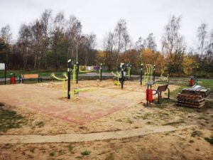 Read more about the article Przy ul. Brzeskiej powstaje plenerowa siłownia fitness