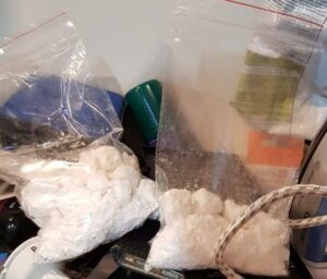 Read more about the article 36-latek miał w domu blisko kilogram narkotyków. Teraz grozi mu do 10 lat więzienia