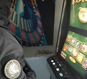 Read more about the article Funkcjonariusze KAS zamknęli nielegalny punkt hazardowy