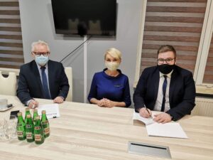 Read more about the article Komunikacja Miejska podpisała umowę na kupno dwóch hybrydowych autobusów