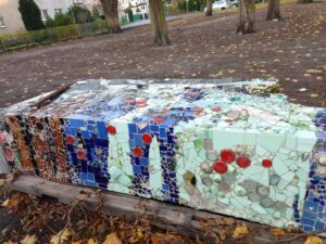 Read more about the article Miasto zabierze i zabezpieczy porzucony fragment mozaiki. To prawdopodobnie resztki z Domu Rybaka