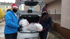 Read more about the article 450 paczek z potrawami wigilijnymi trafiło do domów mieszkańców Kołobrzegu i powiatu kołobrzeskiego (ZDJĘCIA)