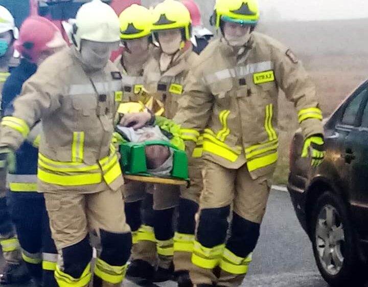 You are currently viewing Wypadek na drodze wojewódzkiej 162. 25-latetnią kobietę zabrano do szpitala