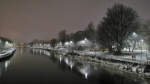 Read more about the article Dziś wieczorem sypnęło śniegiem… (GALERIA ZDJĘĆ)