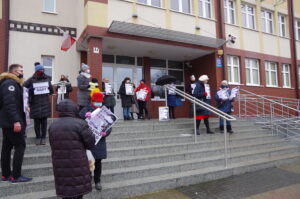 Read more about the article Milczący protest pod Sądem Rejonowym w Kołobrzegu