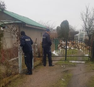 Read more about the article Dzielnicowi odwiedzają miejsca, gdzie mogą przebywać bezdomni. Zimą ich życie może być zagrożone