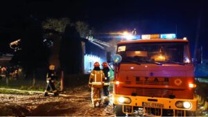 Read more about the article Ruszyła zbiórka dla strażaka, któremu pożar zniszczył dom