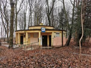 Read more about the article Toalety publiczne nadal będą darmowe. Miasto będzie płacić za obsługę 16 szaletów