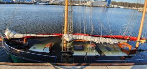 Read more about the article Zatonął drewniany żaglowiec ARK