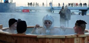 Read more about the article Kołobrzeg wśród najlepszych miejsc w kraju do morsowania według travelist.pl. Ale nas to przecież zupełnie nie dziwi…