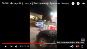 Read more about the article Kobieta staranowała samochodem stację paliw. Policjanci oddali kilka strzałów z broni służbowej (WIDEO)
