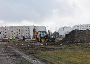 Read more about the article Na Ogrodach trwają prace gruntowe pod świetlicę osiedlową (ZDJĘCIA)