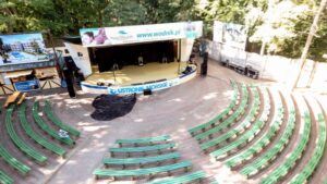 Read more about the article Ustronie Morskie doczeka się w końcu przebudowy amfiteatru. Umowa już podpisana