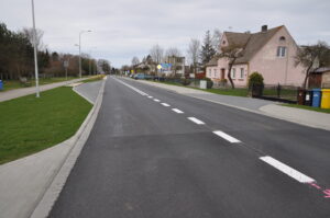 Read more about the article Zakończyła się rozbudowa odcinka drogi Kołobrzeg-Grzybowo. Roboty kosztowały 11 mln zł
