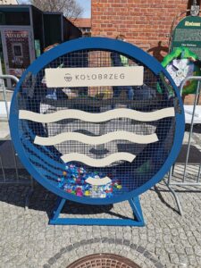 Read more about the article Pojemniki na zużyte nakrętki. Staną w miejscach ogólnodostępnych. Pytanie tylko, gdzie dokładnie