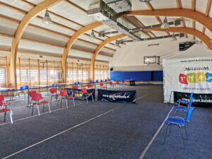 Read more about the article Tak wygląda od środka szykowany przez miasto Punkt Szczepień Masowych w Łuczniczce (ZDJĘCIA)