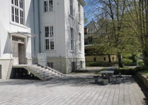 Read more about the article Pomysł biblioteki na ogólnodostępne miejsce nad rzeką. Przyda się każda para rąk do pomocy