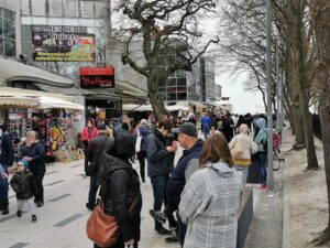 Read more about the article Majówka 2021. Tłumy na przekór nie najlepszej pogody (ZDJĘCIA)