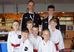 Read more about the article Świetny występ młodych karateków z Morote Głowaczewo. Niespodziankę sprawili najmłodsi zawodnicy